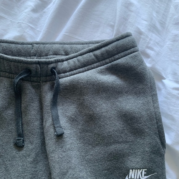 Grey Nike men’s joggers. - Picture 2 of 4